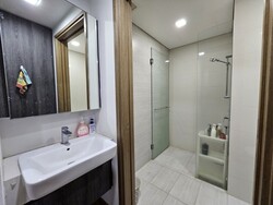 Lakeville (D22), Condominium #557139881